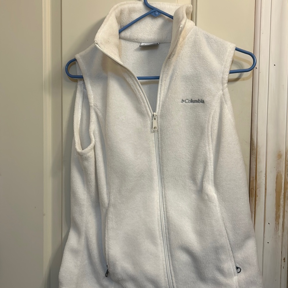 Women’s size small white Columbia fleece vest.